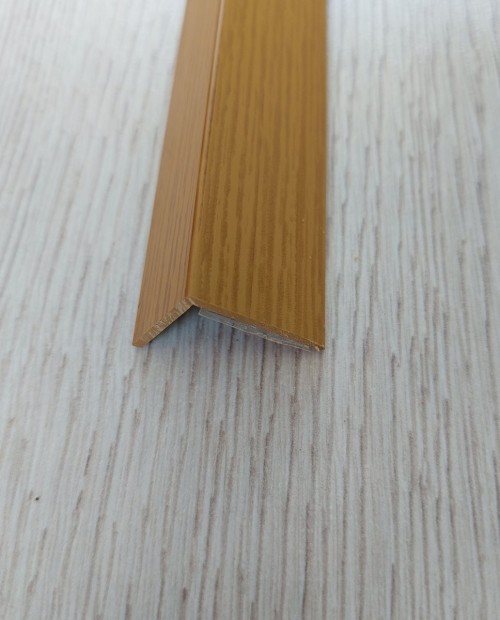 2.5x2 cm öntapadós műanyag élvédő famintás 100 cm  88657