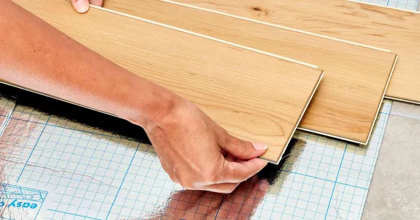 Vinyl padló lerakása csempére