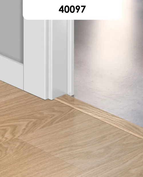 Quick Step Alpha Bloom dekorazonos vinyl burkolatváltó sín