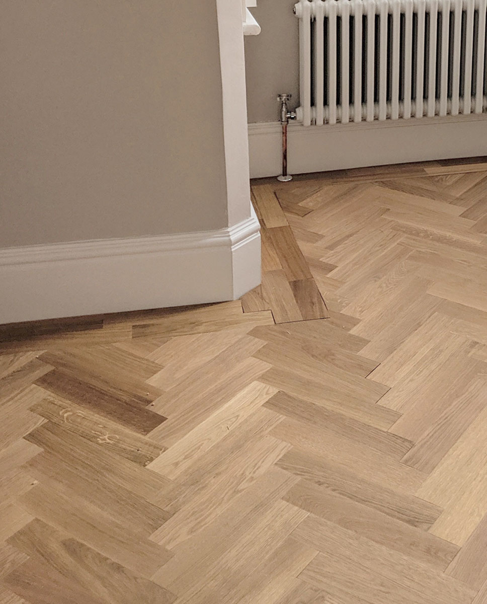 Csaphornyos parketta Tölgy Rusztikus 350x50x22mm