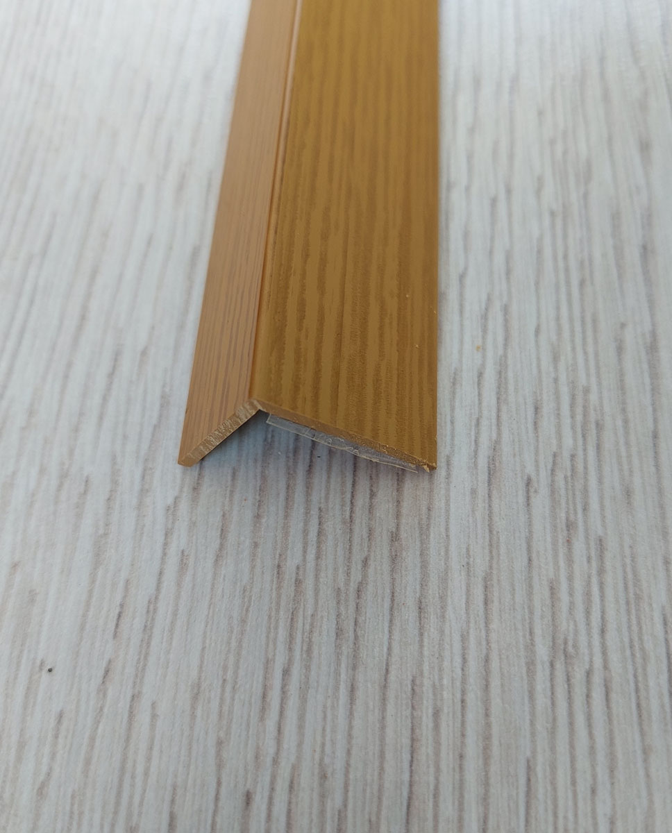 2.5x2 cm öntapadós műanyag élvédő famintás 100 cm  88657