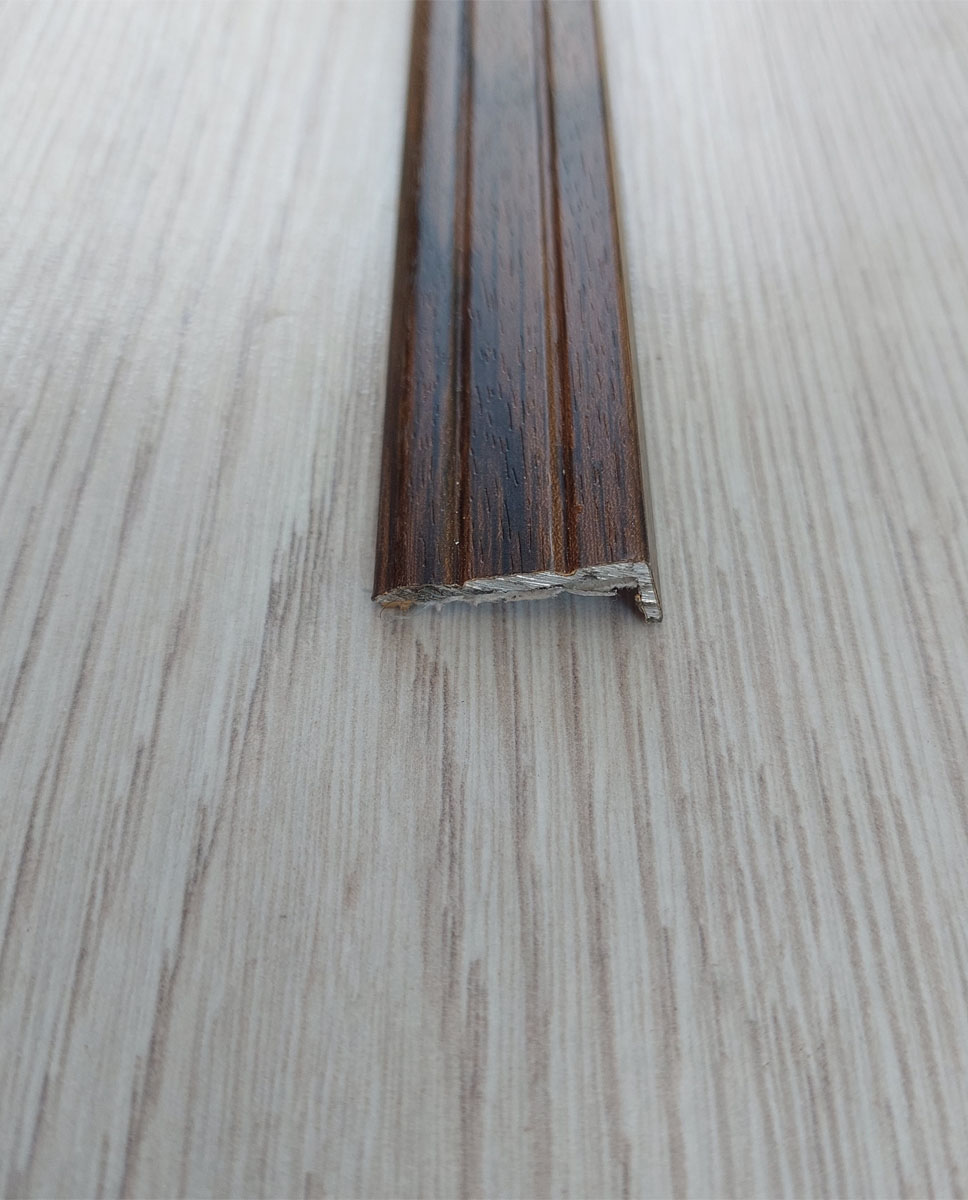 2.5x1 cm öntapadós burkolatzáró famintás 180 cm 105-b