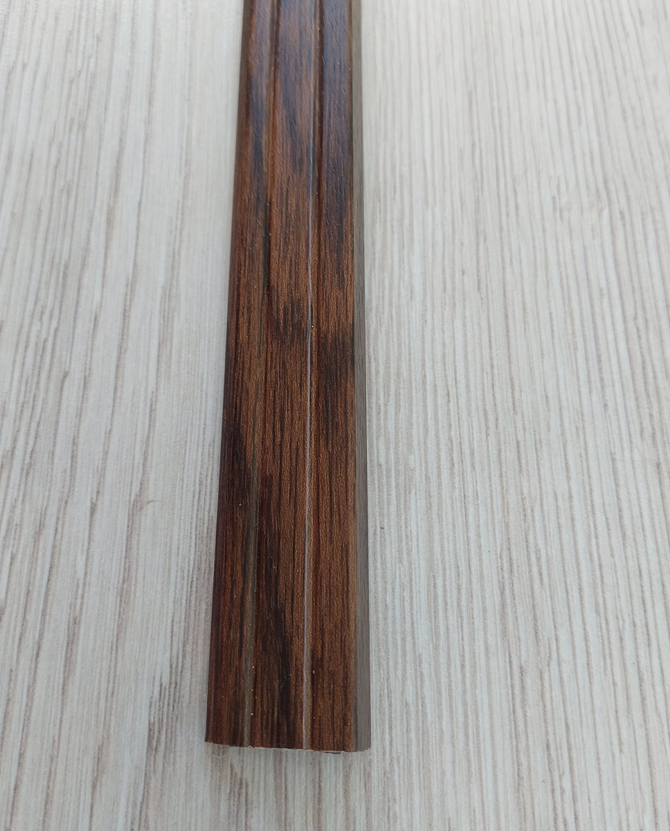 2.5x1 cm öntapadós burkolatzáró famintás 180 cm 105-b