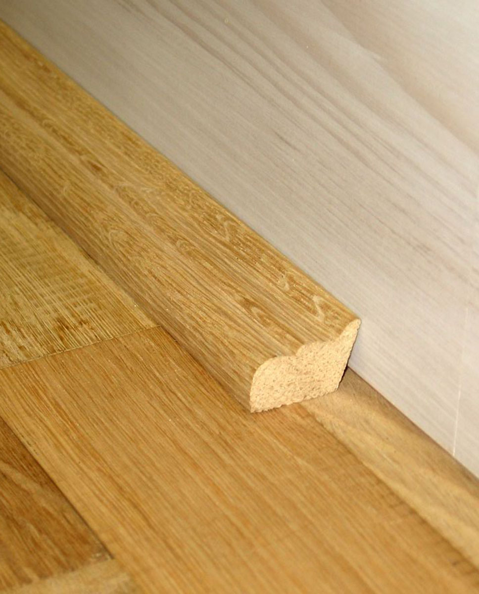 Lépcsős tömörfa parketta szegélyléc Tölgy 1,4m Lépcsős tömörfa parketta szegélyléc Tölgy 1,4m